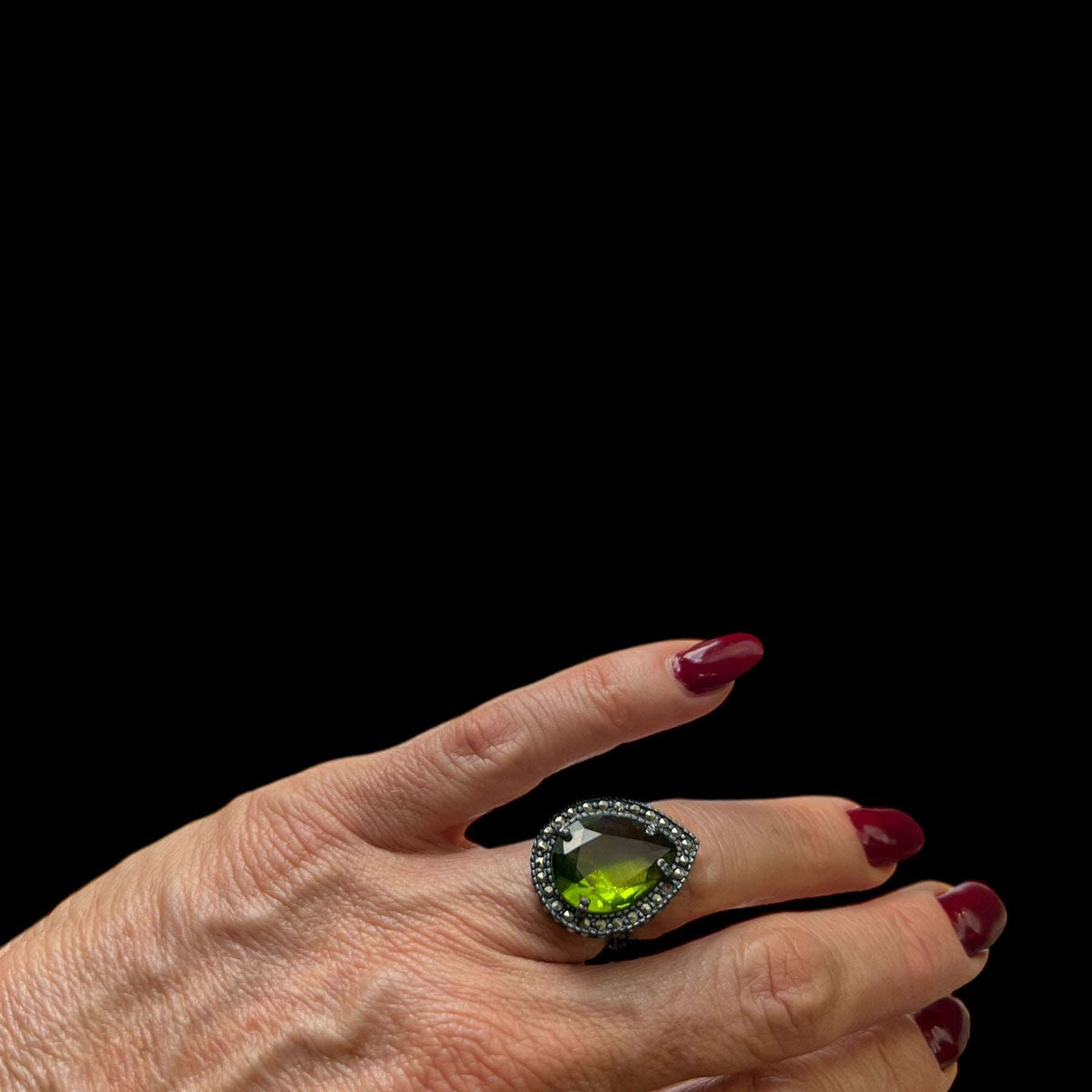 Anillo Verde Esplendor Natural - Joyería Exclusiva Regina Castillo