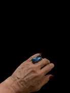 Exclusivo Anillo Bag Pavonado Azul - Joyería de Lujo por Regina Castillo