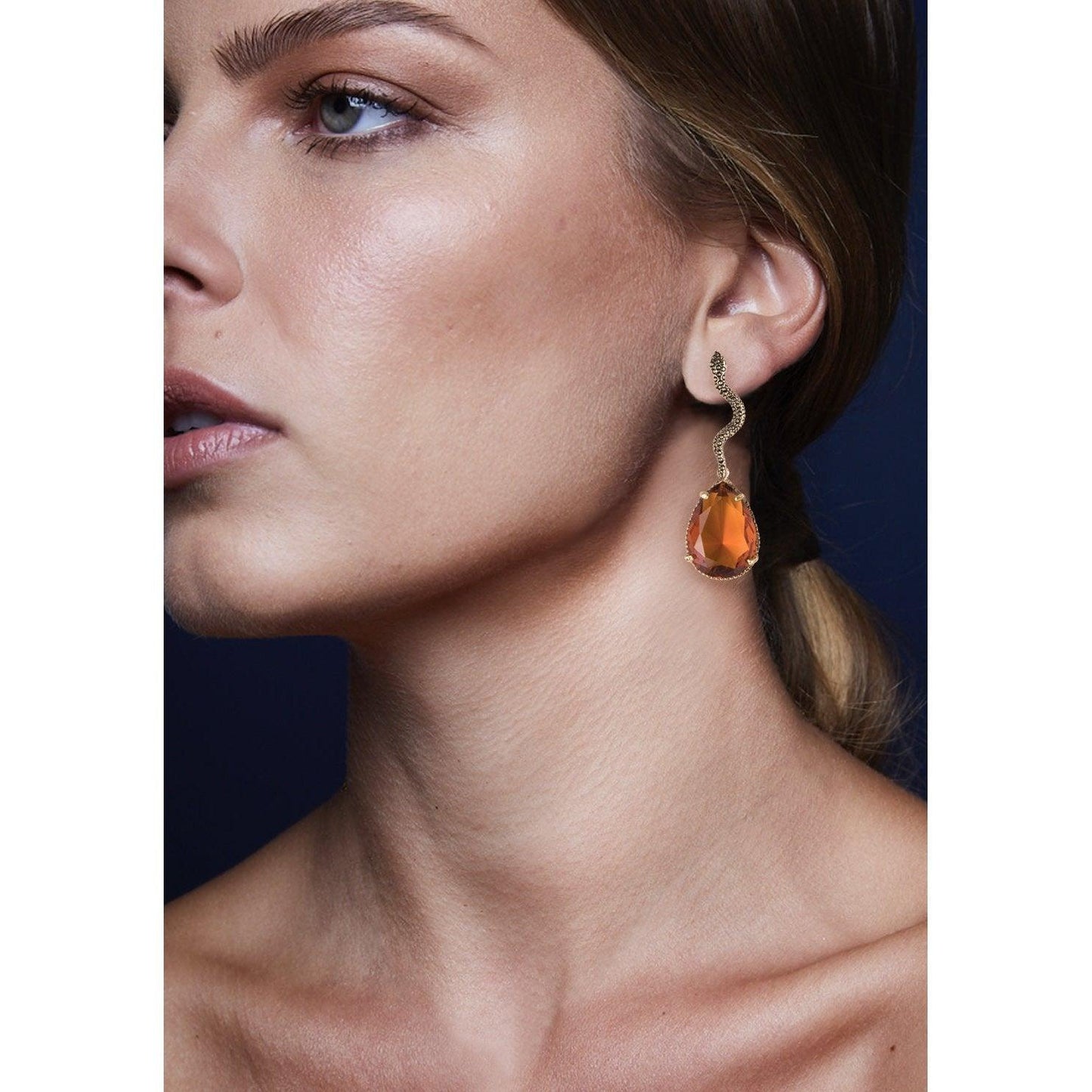 Arete bugs víbora naranja Arete Bugs de Joyería de autor Regina Castillo