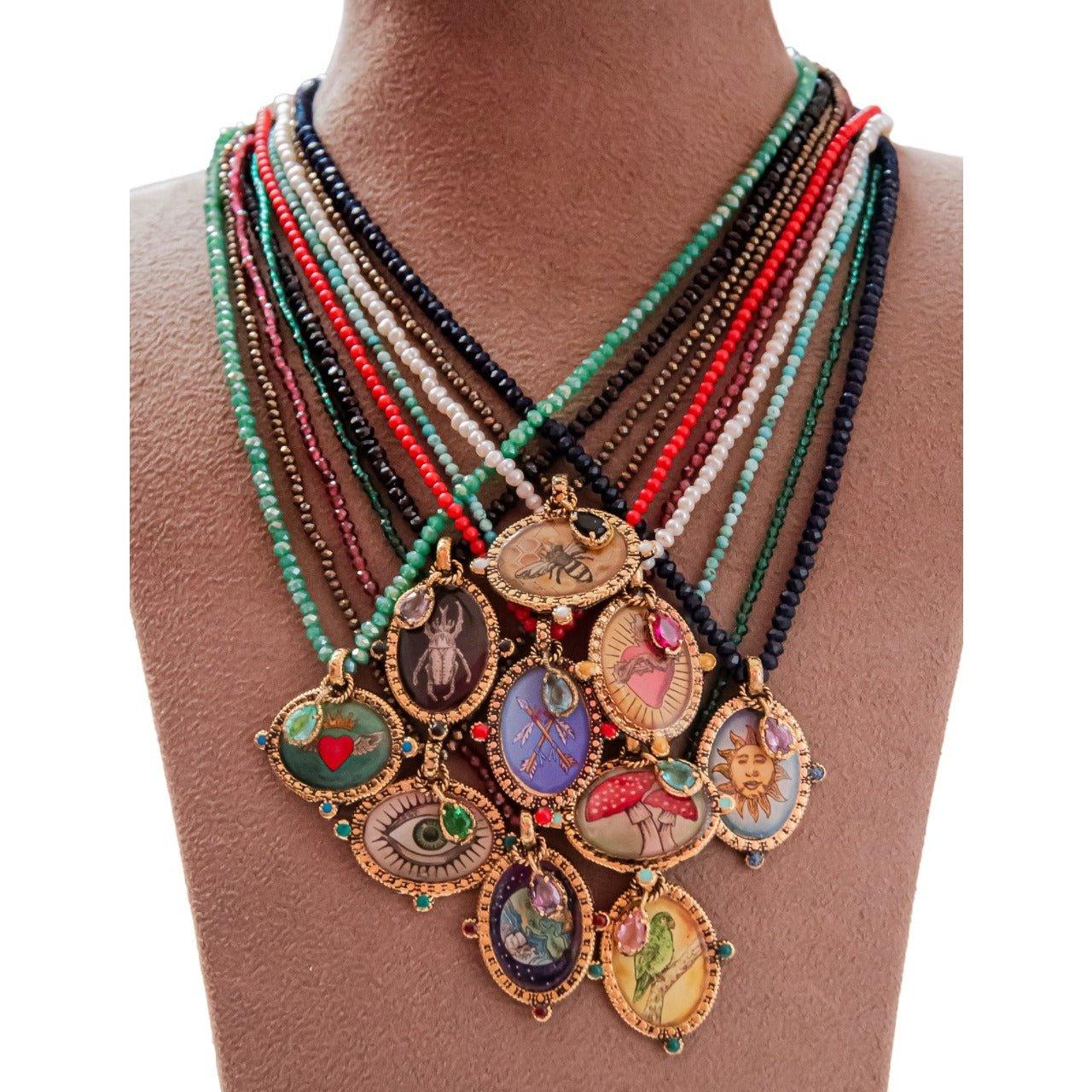 Collar medalla escarabajo Cadenas y Collares de Joyería de autor Regina Castillo